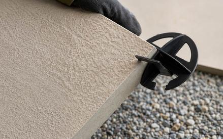 Neues aus der Produktentwicklung: plix erleichtert die Verlegung von Keramikplatten Neues aus der Produktentwicklung: plix erleichtert die Verlegung von Keramikplatten